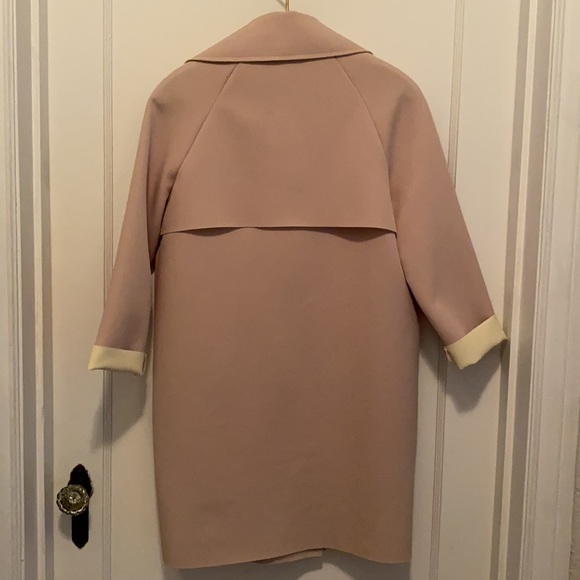 Gorgeous light weight trench style coat - Picture 8 of 12